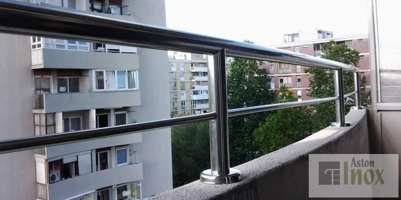 inox ograde na parapetu